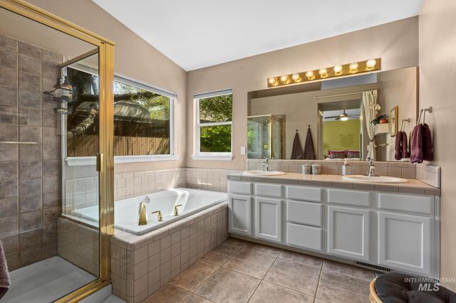 6324 S Peppertree Ave, Boise, ID 83716