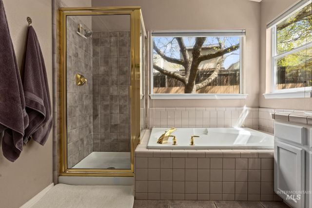 6324 S Peppertree Ave, Boise, ID 83716