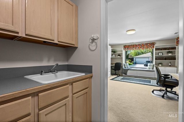 6324 S Peppertree Ave, Boise, ID 83716