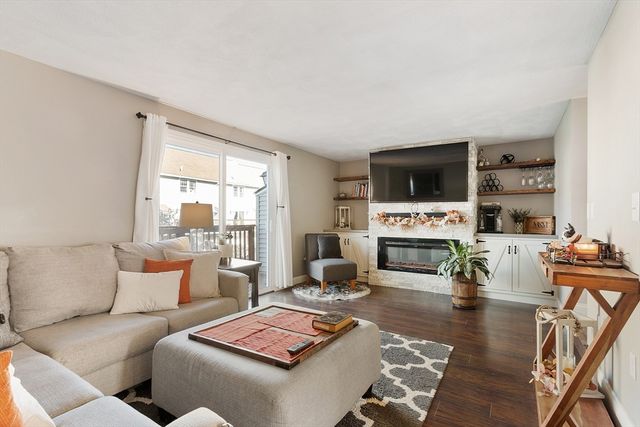 172 Patrick Rd 172, Tewksbury, MA 01876