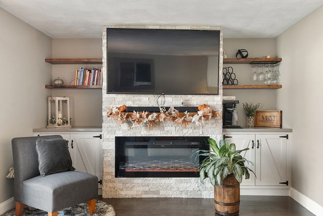 172 Patrick Rd 172, Tewksbury, MA 01876