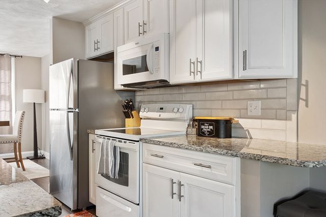 172 Patrick Rd 172, Tewksbury, MA 01876