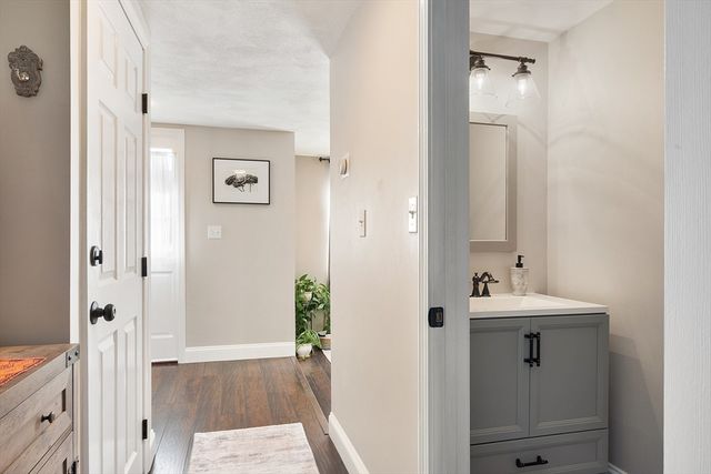 172 Patrick Rd 172, Tewksbury, MA 01876