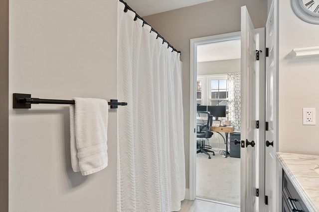 172 Patrick Rd 172, Tewksbury, MA 01876