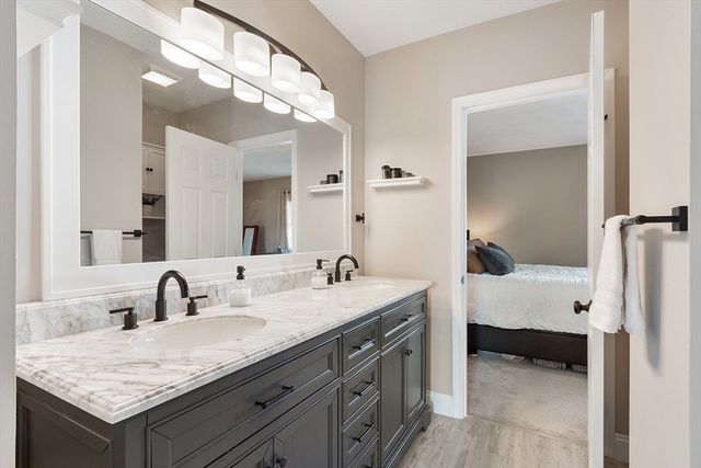 172 Patrick Rd 172, Tewksbury, MA 01876