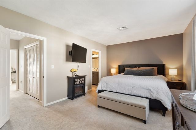 172 Patrick Rd 172, Tewksbury, MA 01876