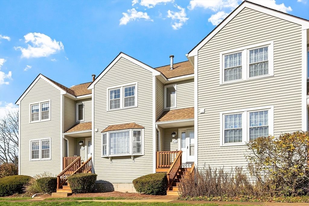 172 Patrick Rd 172, Tewksbury, MA 01876