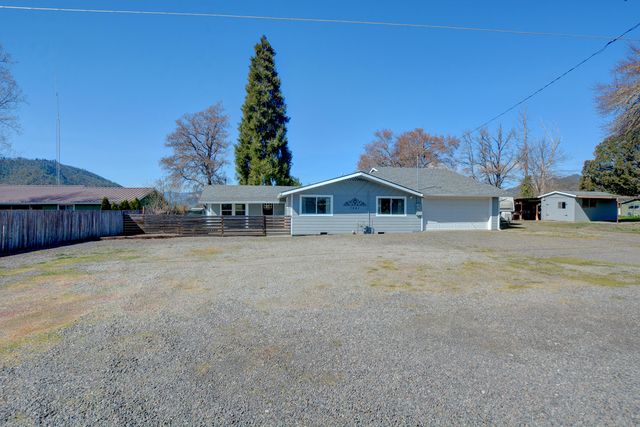 7441 Maple Lane, Central Point, OR 97502