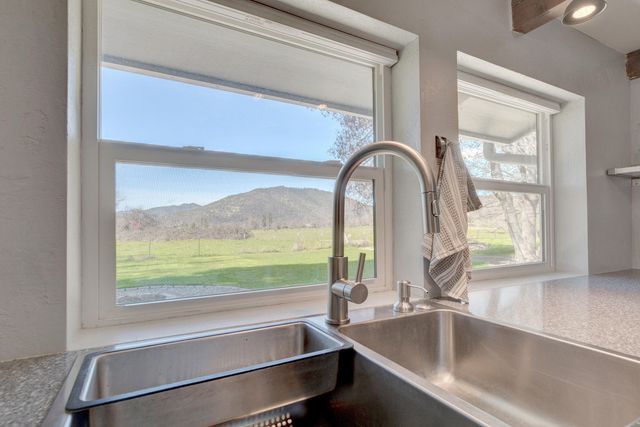 7441 Maple Lane, Central Point, OR 97502