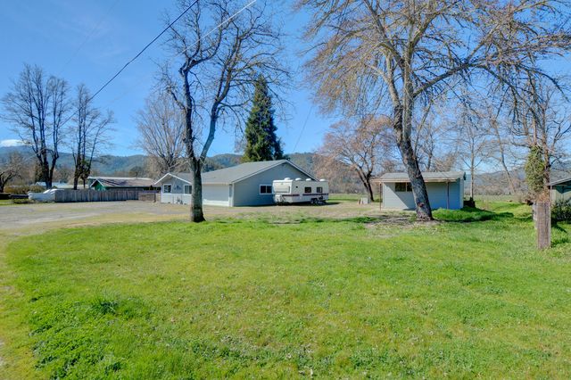 7441 Maple Lane, Central Point, OR 97502