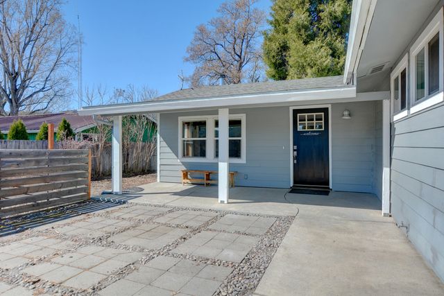 7441 Maple Lane, Central Point, OR 97502