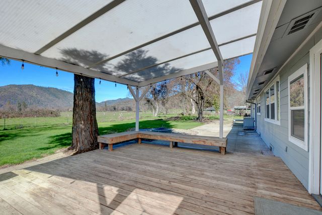 7441 Maple Lane, Central Point, OR 97502