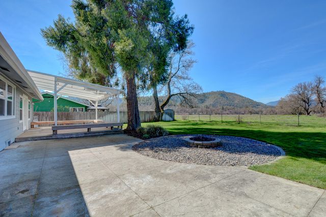 7441 Maple Lane, Central Point, OR 97502