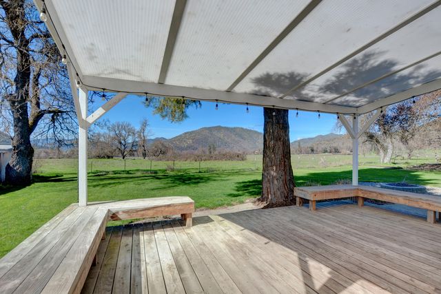 7441 Maple Lane, Central Point, OR 97502