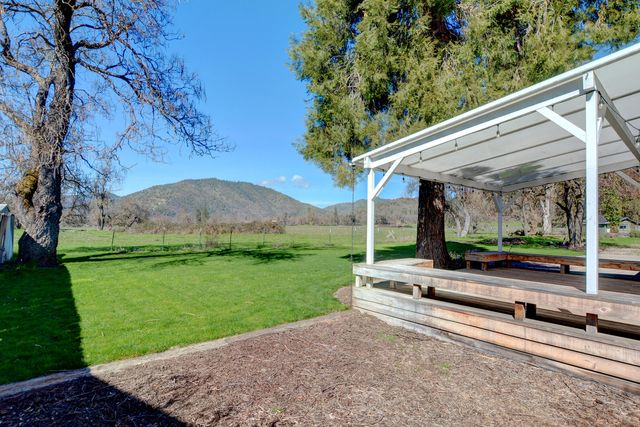 7441 Maple Lane, Central Point, OR 97502