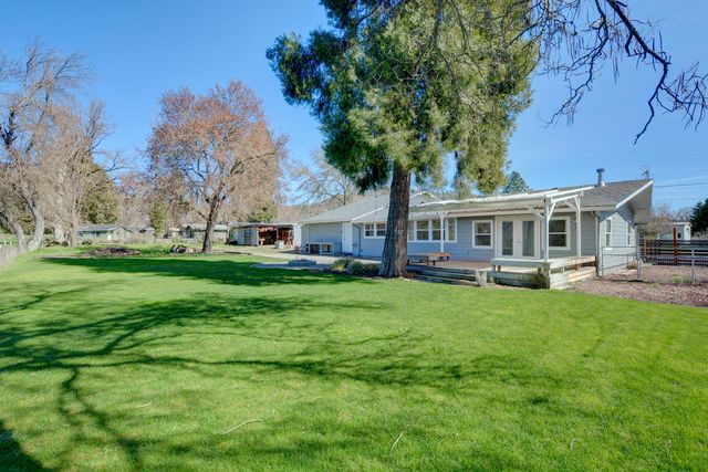 7441 Maple Lane, Central Point, OR 97502