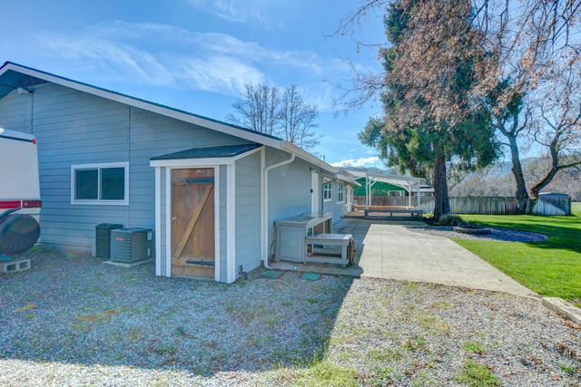 7441 Maple Lane, Central Point, OR 97502