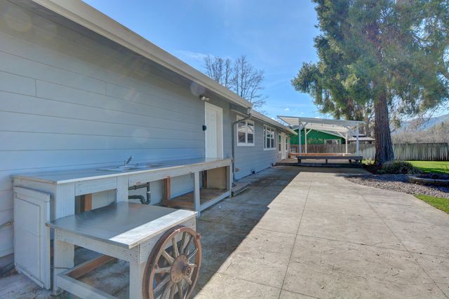 7441 Maple Lane, Central Point, OR 97502