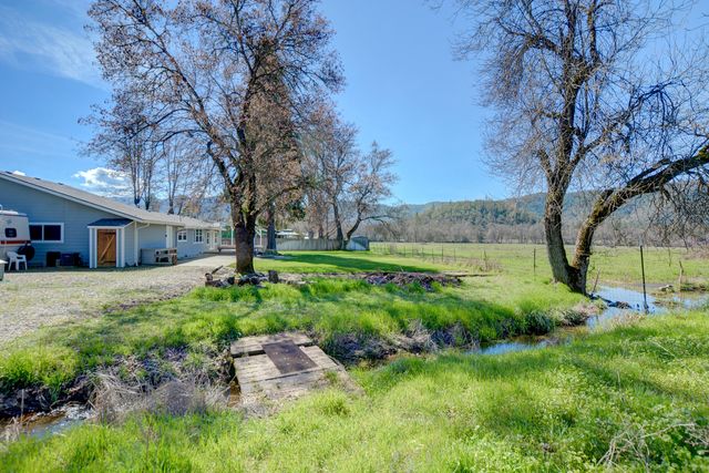 7441 Maple Lane, Central Point, OR 97502