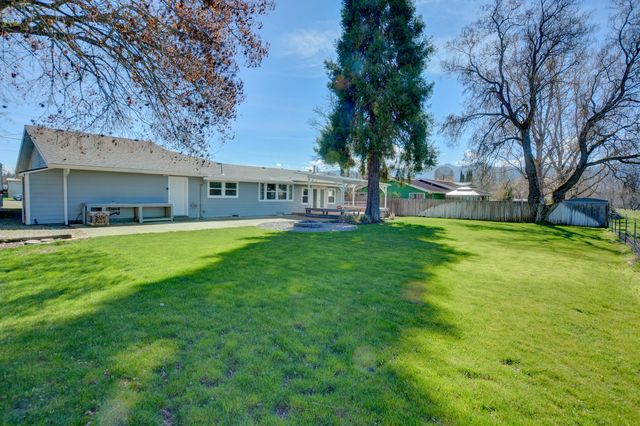 7441 Maple Lane, Central Point, OR 97502