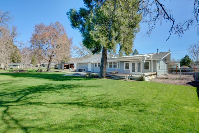 7441 Maple Lane, Central Point, OR 97502