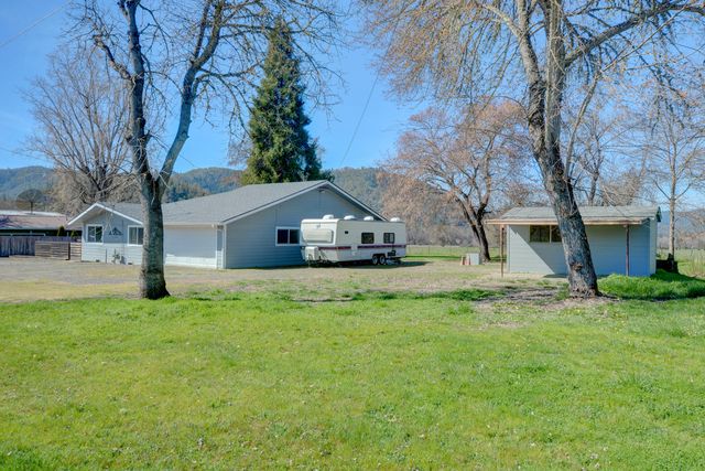 7441 Maple Lane, Central Point, OR 97502