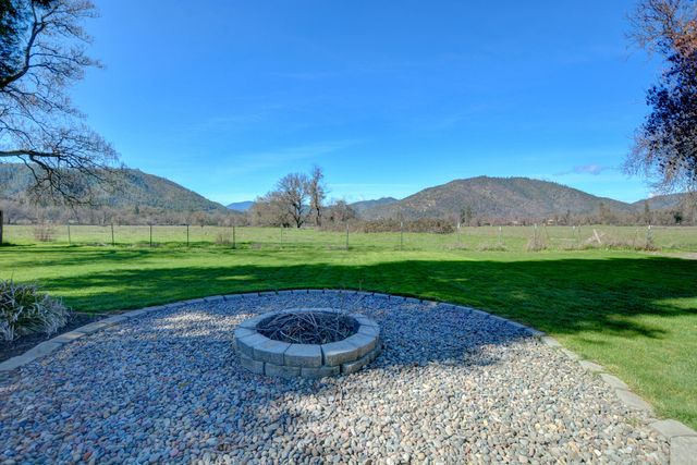 7441 Maple Lane, Central Point, OR 97502