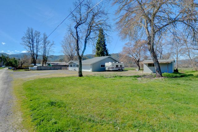 7441 Maple Lane, Central Point, OR 97502
