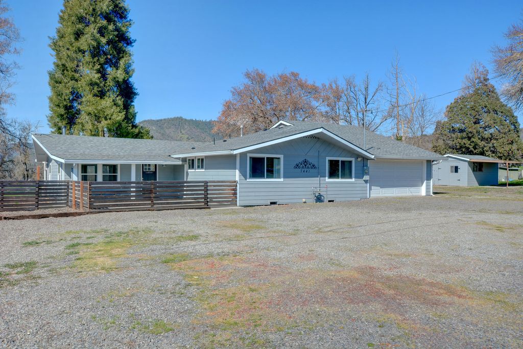 7441 Maple Lane, Central Point, OR 97502