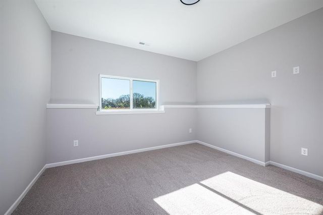 1667 N 156th Street, Basehor, KS 66007