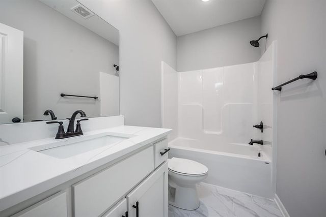 1667 N 156th Street, Basehor, KS 66007