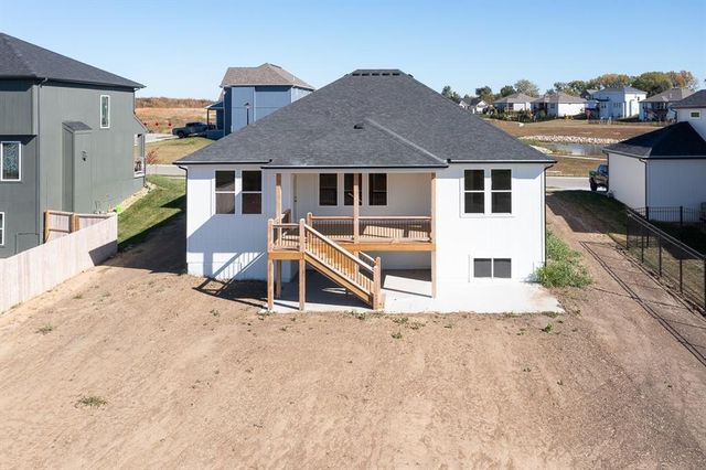 1667 N 156th Street, Basehor, KS 66007