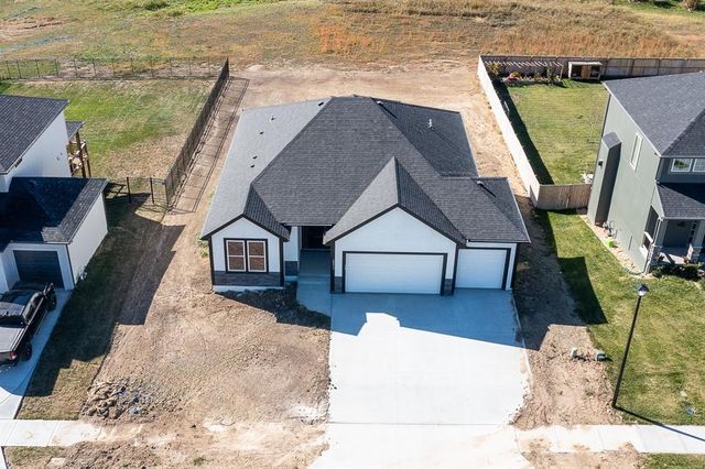 1667 N 156th Street, Basehor, KS 66007