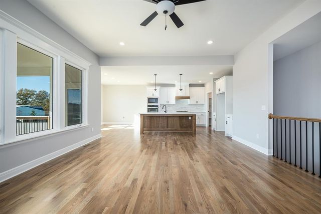 1667 N 156th Street, Basehor, KS 66007