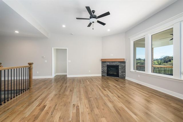 1667 N 156th Street, Basehor, KS 66007