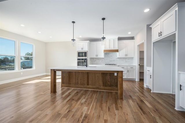 1667 N 156th Street, Basehor, KS 66007