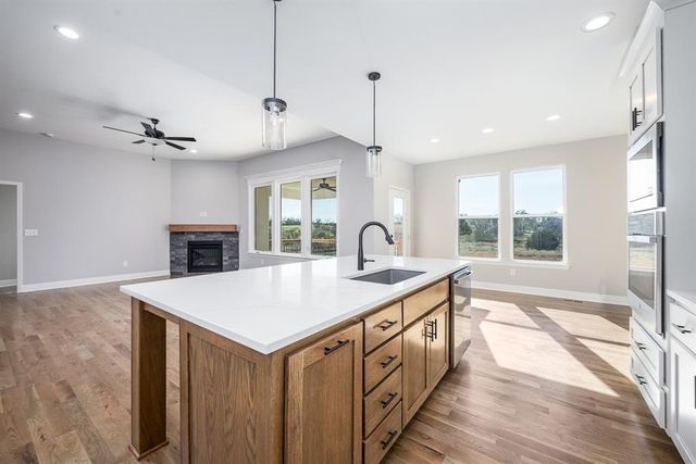 1667 N 156th Street, Basehor, KS 66007