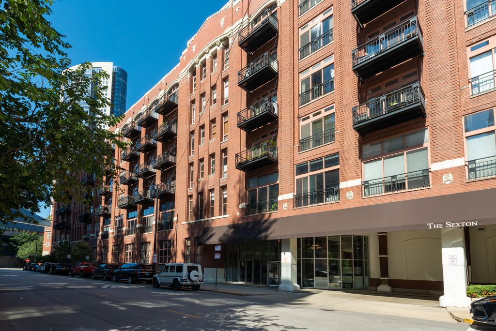360 W Illinois Street 8A, Chicago, IL 60654 — exterior