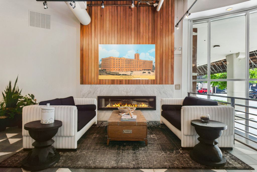 360 W Illinois Street 8A, Chicago, IL 60654 — photo 2