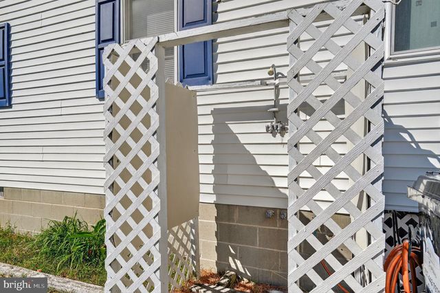 6135 MARTIN LN, Chincoteague Island, VA 23336