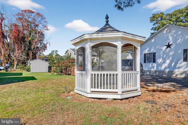 6135 MARTIN LN, Chincoteague Island, VA 23336