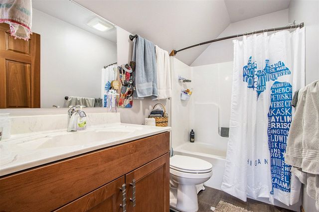 4075 Kimble Lake Drive, Vicksburg, MI 49097