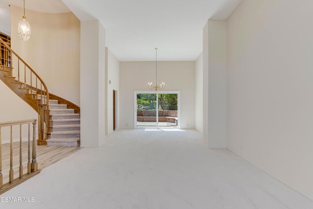 Image 3 of property listing at 3142 Rikkard Drive, Thousand Oaks, CA 91362