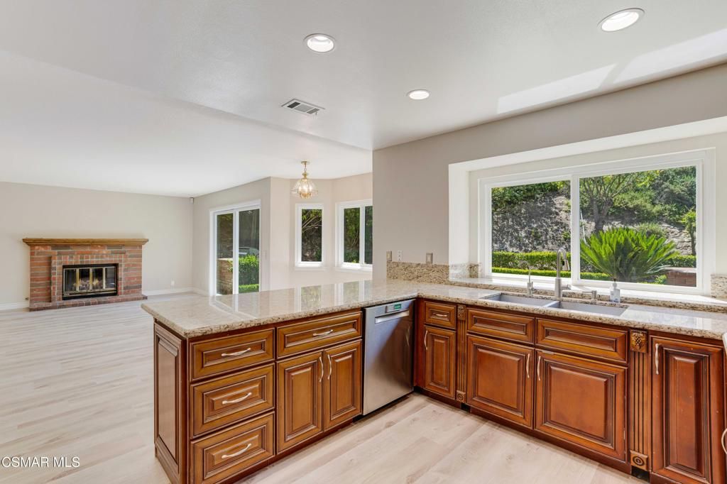Image 7 of property listing at 3142 Rikkard Drive, Thousand Oaks, CA 91362