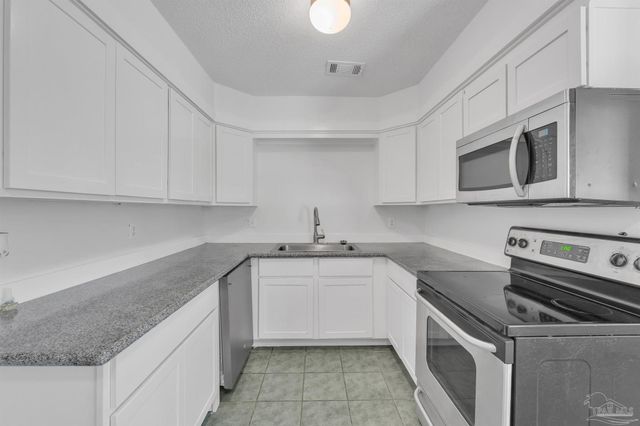 5521 Sunburst Ln, Pensacola, FL 32507