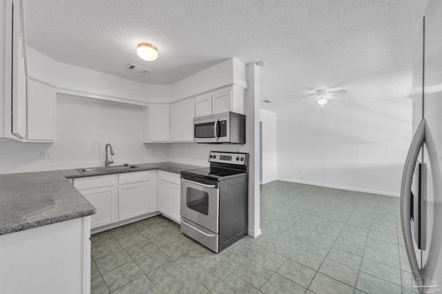 5521 Sunburst Ln, Pensacola, FL 32507