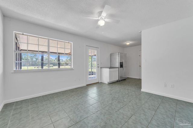 5521 Sunburst Ln, Pensacola, FL 32507