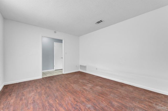 5521 Sunburst Ln, Pensacola, FL 32507