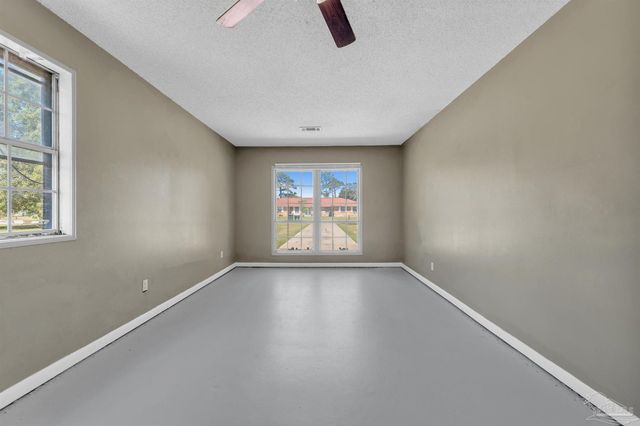 5521 Sunburst Ln, Pensacola, FL 32507