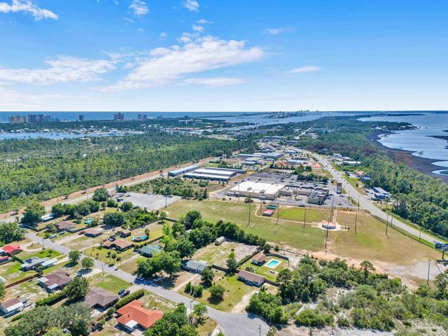 5521 Sunburst Ln, Pensacola, FL 32507